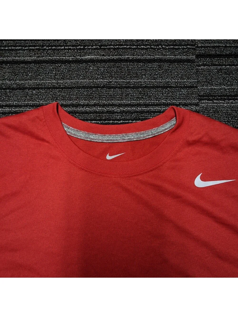 Nike Dri-FIT Men’s Medium Red Training Workout T-Shirt Short Sleeve Swoosh
